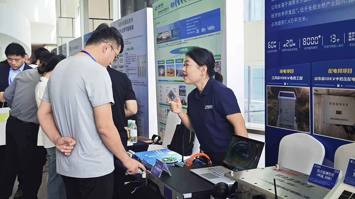 数字赋能石化电缆运维,合乐HL8智能青岛展会获瞩目-接待访客