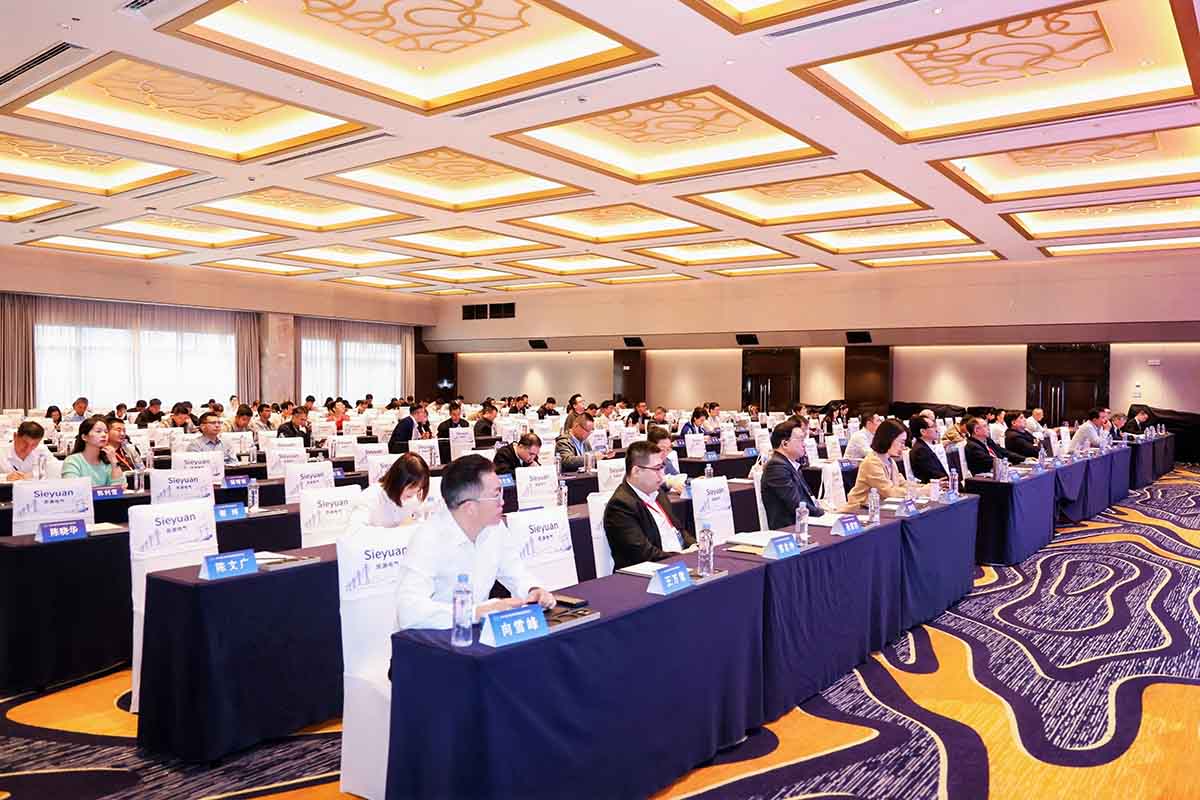 合乐HL8智能闪耀城市电网峰会,双项创新成果斩获三大权威奖项闭幕式